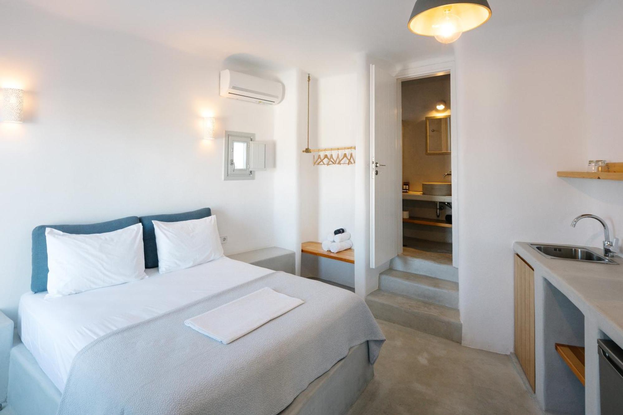 White Loft Hotel *